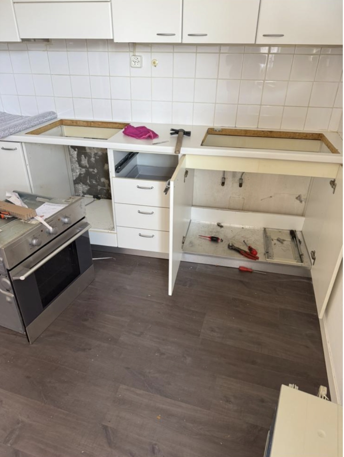 Montaggio di una cucina su misura