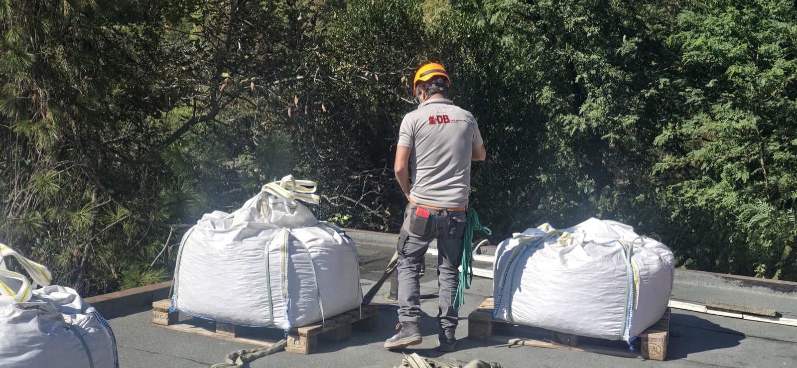 Operaio DB Edilservice in cantiere